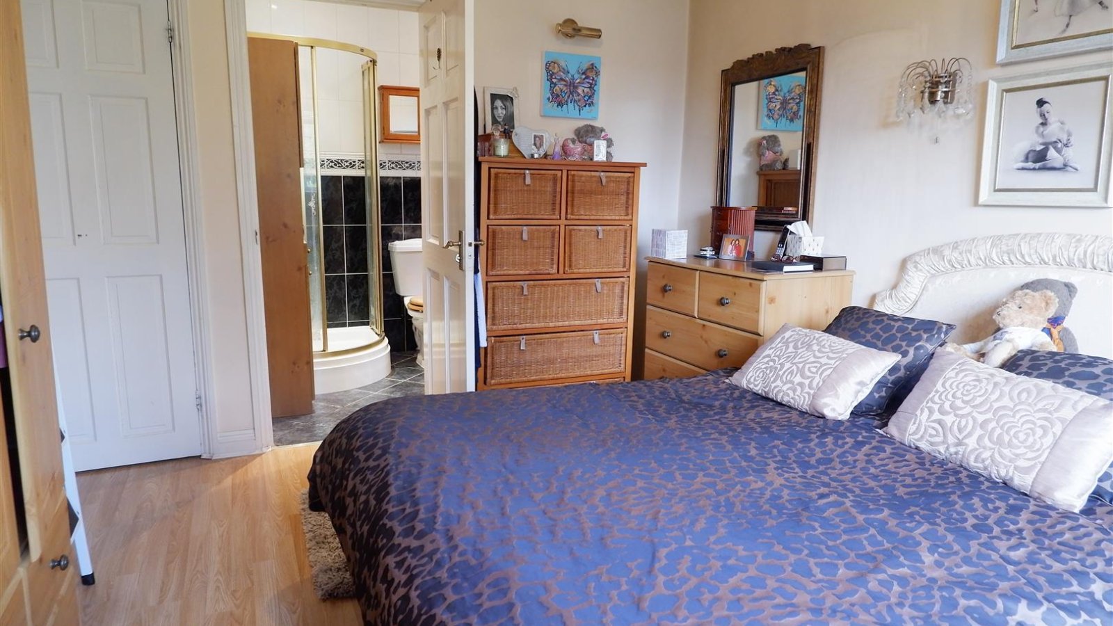 4 bedroom property for sale in Harlington Road, Uxbridge £600,000