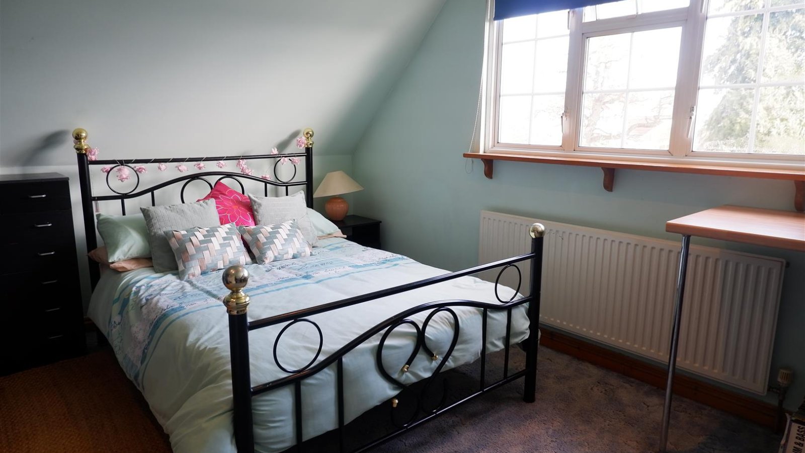 4 bedroom property for sale in Harlington Road, Uxbridge £600,000