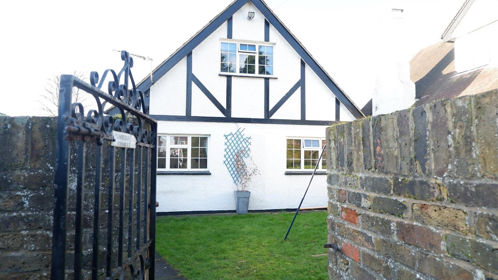 4 bedroom property for sale in Harlington Road, Uxbridge £600,000