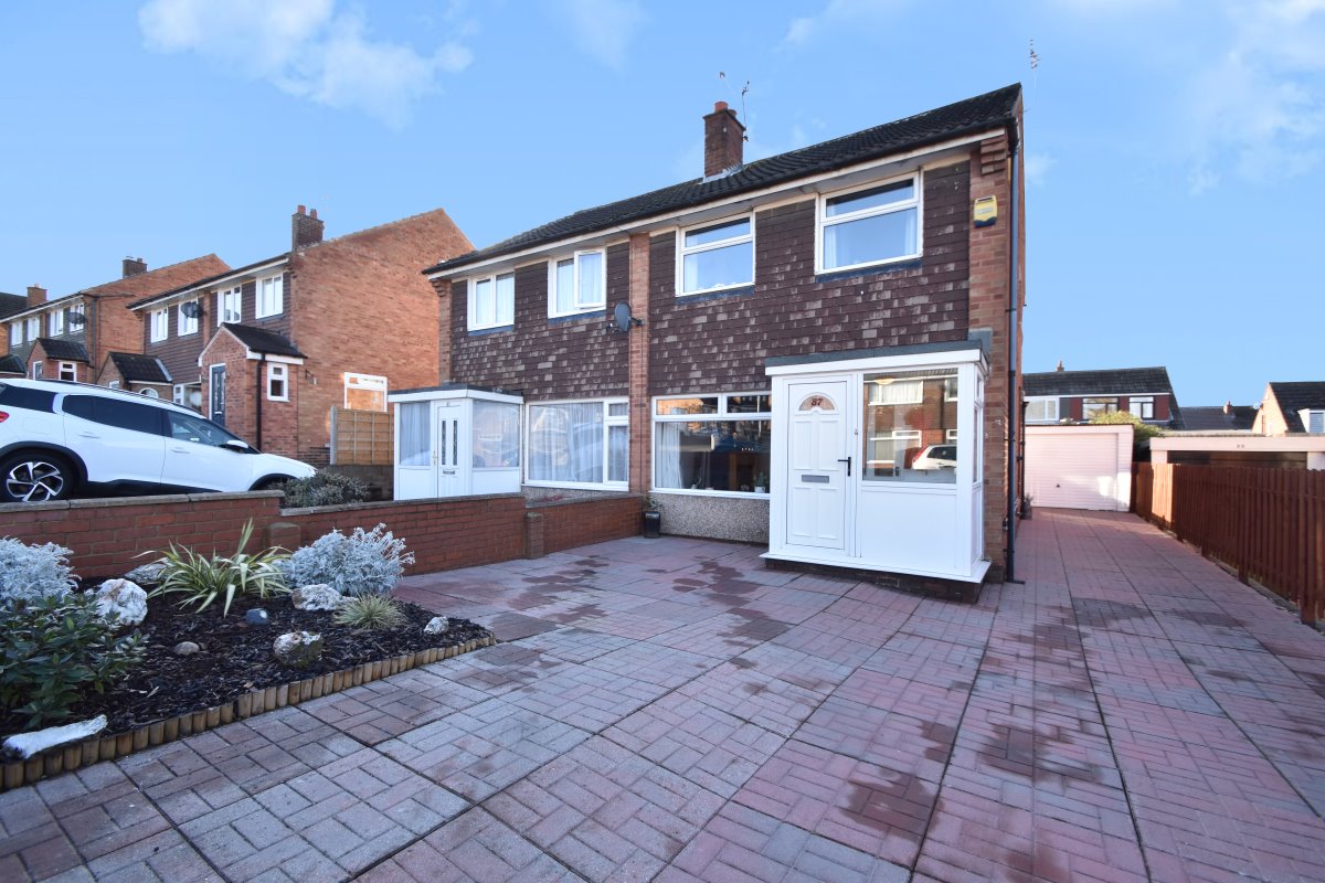 3 bedroom property for sale in Acaster Drive, Garforth Offers in the