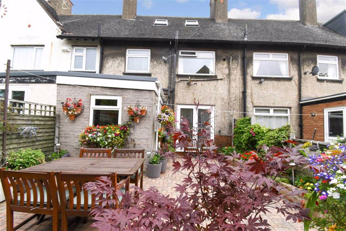 3 bedroom property for sale in Beech Avenue, Garden Village, HULL, HU8