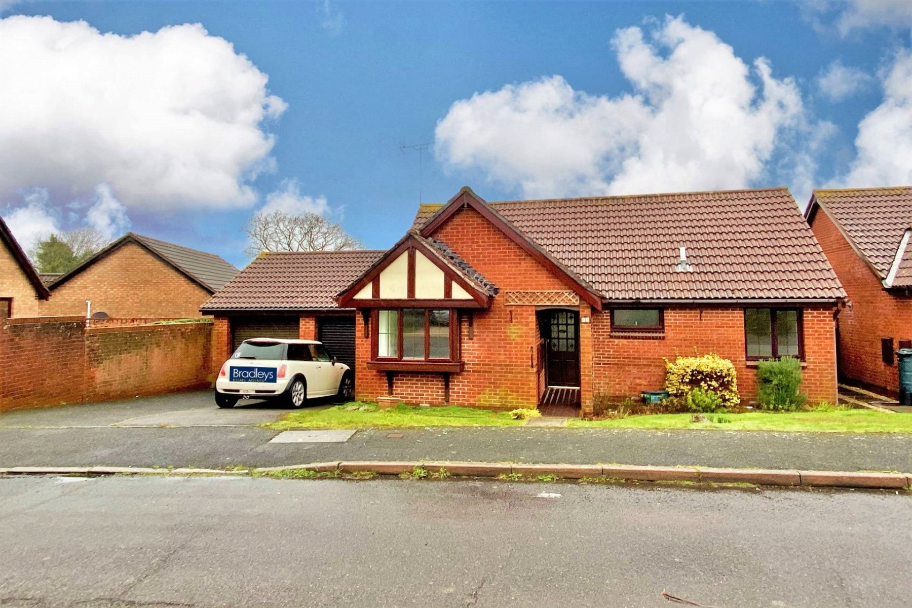 2 bedroom property for sale in Heather Close, Honiton, Devon, EX14 £
