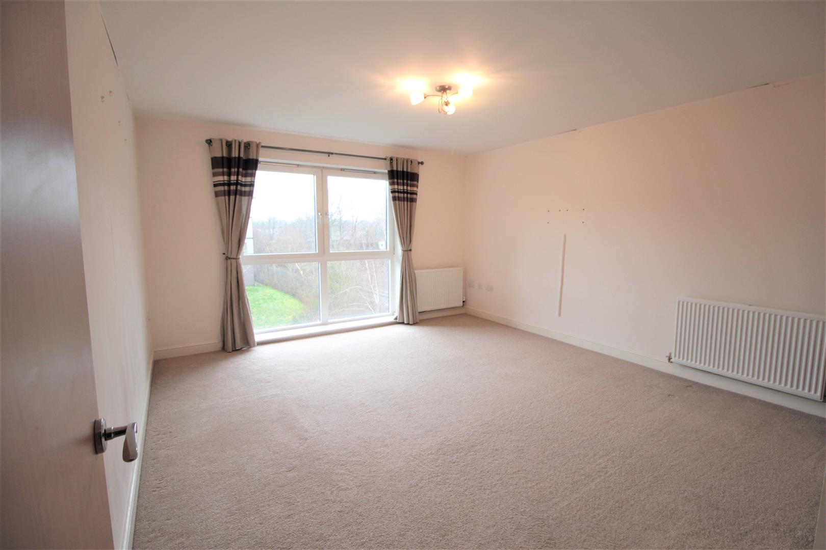 1 bedroom property to let in Commonwealth Drive, Crawley £850 pcm