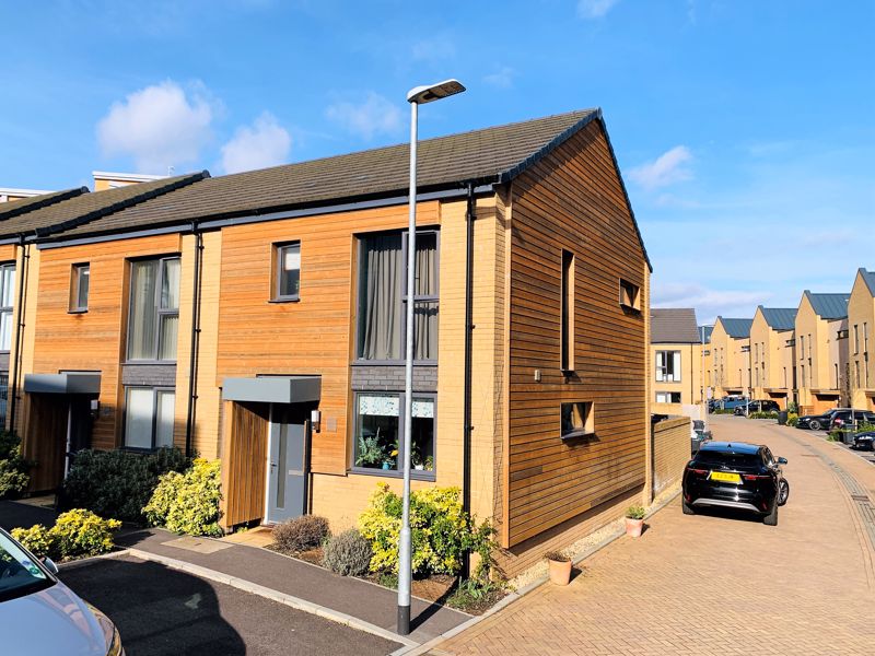 3 bedroom property for sale in Firepool Crescent, Taunton £235,000