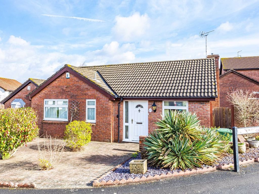 For sale 2 bedroom bungalow, Guide price £330,000, Dorcas Avenue, Stoke Gifford, Bristol, BS34