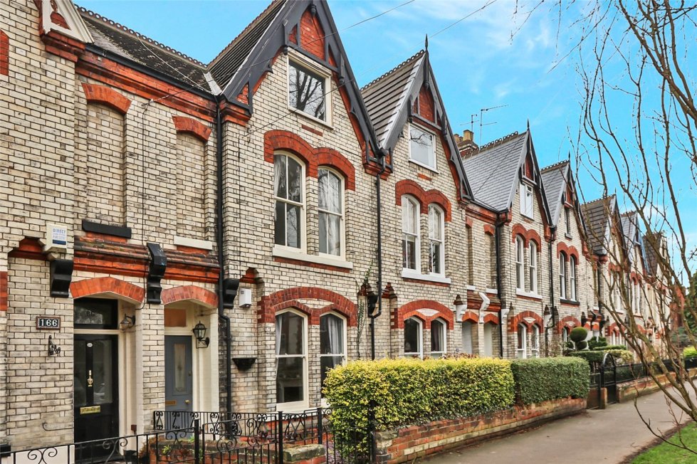 4 bedroom property in Park Avenue, Hull Guide price £280,000