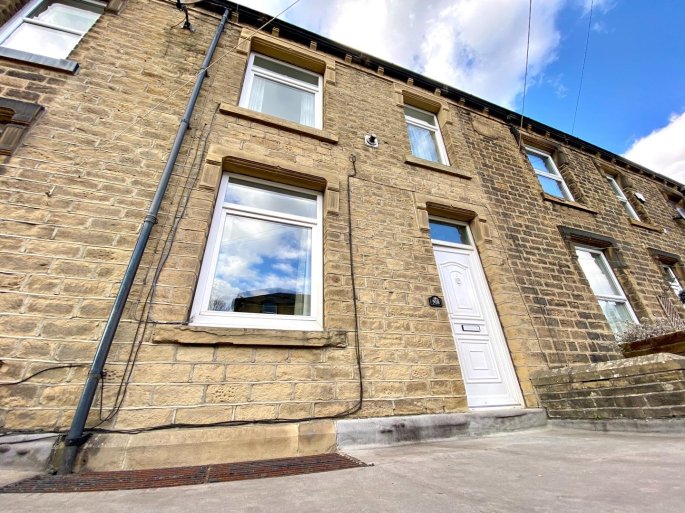 2 bedroom property for sale in Manchester Road, Linthwaite