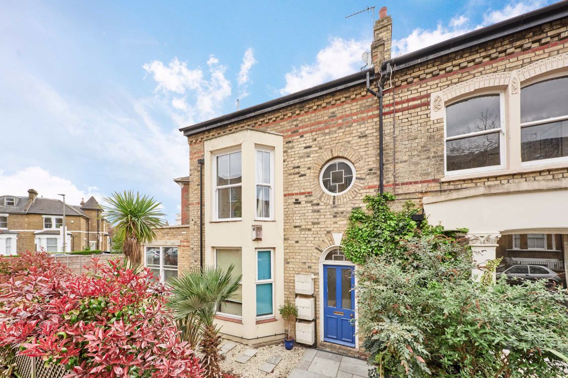 Jacksons 2 bedroom property for sale in Byrne Road, Balham £650,000