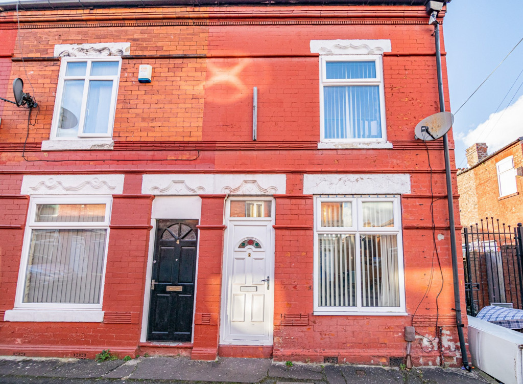 2 bedroom property for sale in Seddon Street, Manchester, M12 £