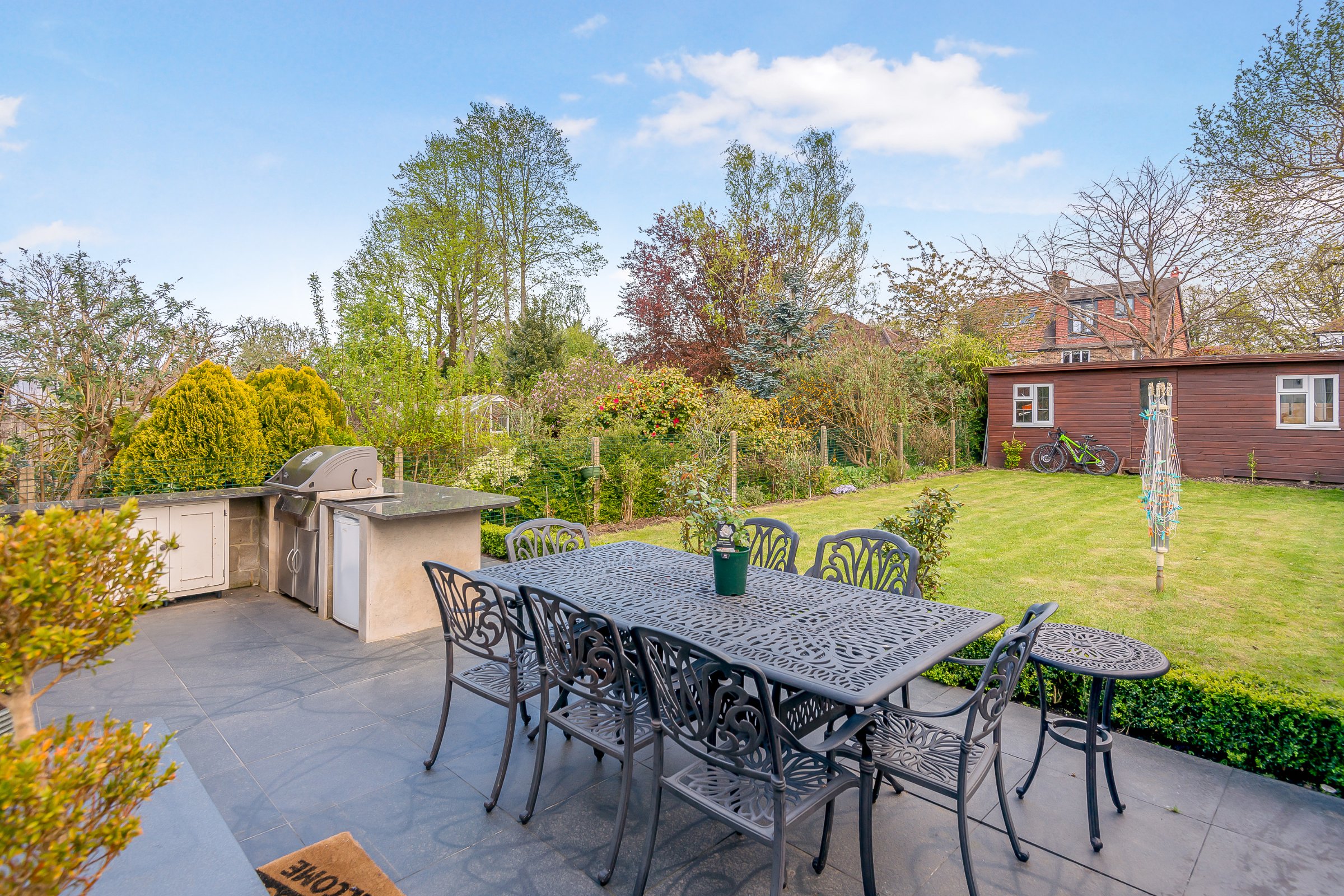 4 bedroom property for sale in Avenue Gardens, Horley, RH6 £599,950