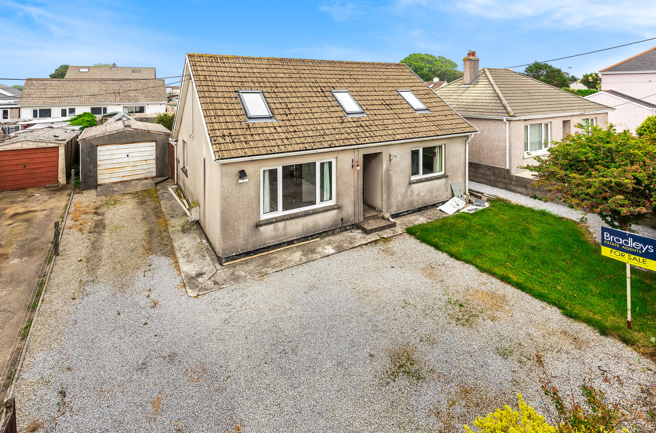 4 bedroom property for sale in Lower Broad Lane, Redruth, Cornwall