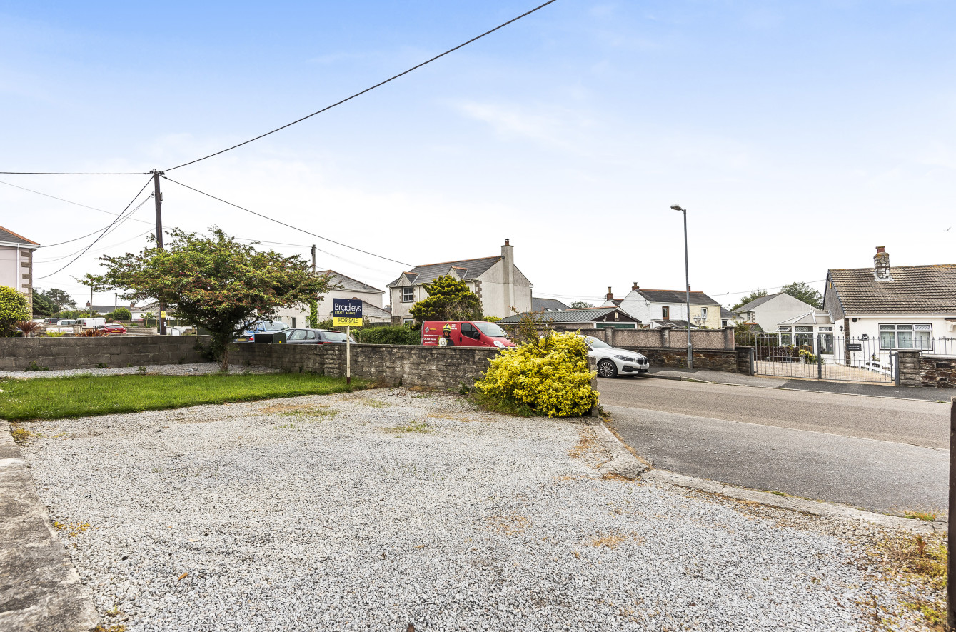 4 bedroom property for sale in Lower Broad Lane, Redruth, Cornwall