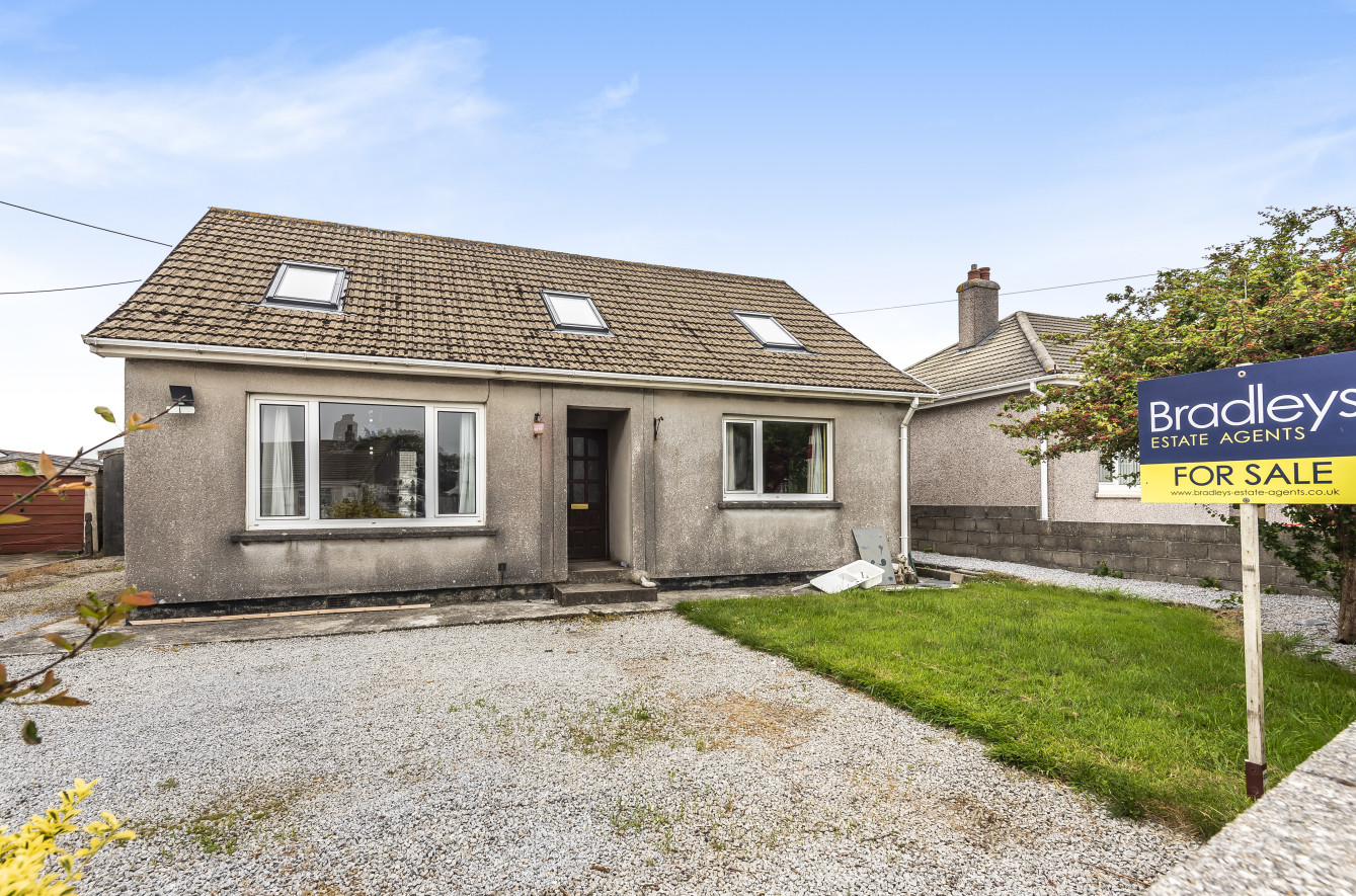 4 bedroom property for sale in Lower Broad Lane, Redruth, Cornwall