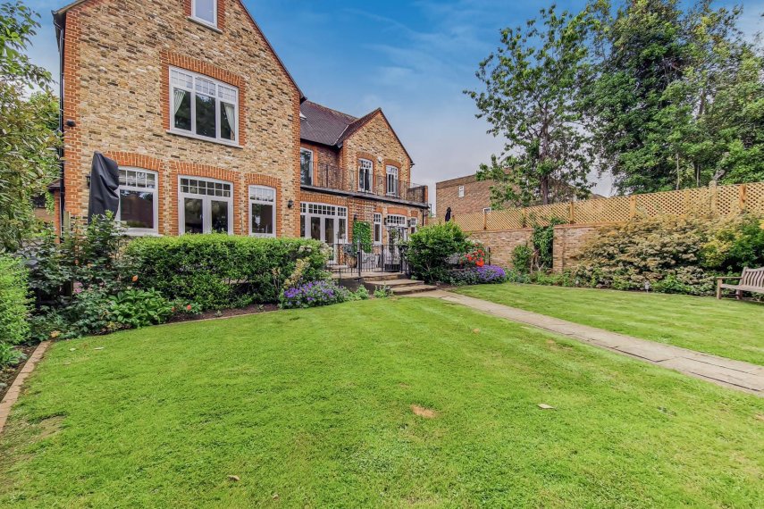 5 bedroom property for sale in Wellington Road, Enfield £1,800,000