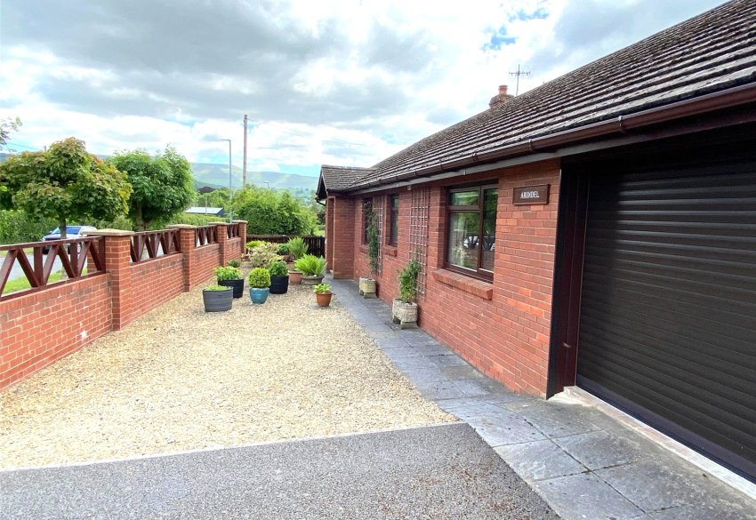 3 bedroom property for sale in Talgarth Road, Bronllys, Powys, LD3 £