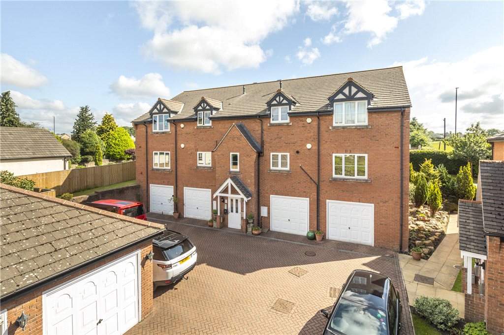 2 bedroom property for sale in Sycamore Court, The Sycamores, Leeds