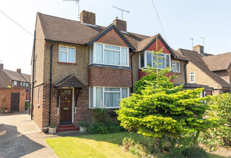 3 bedroom property for sale in Burwood Road, HERSHAM VILLAGE, Surrey