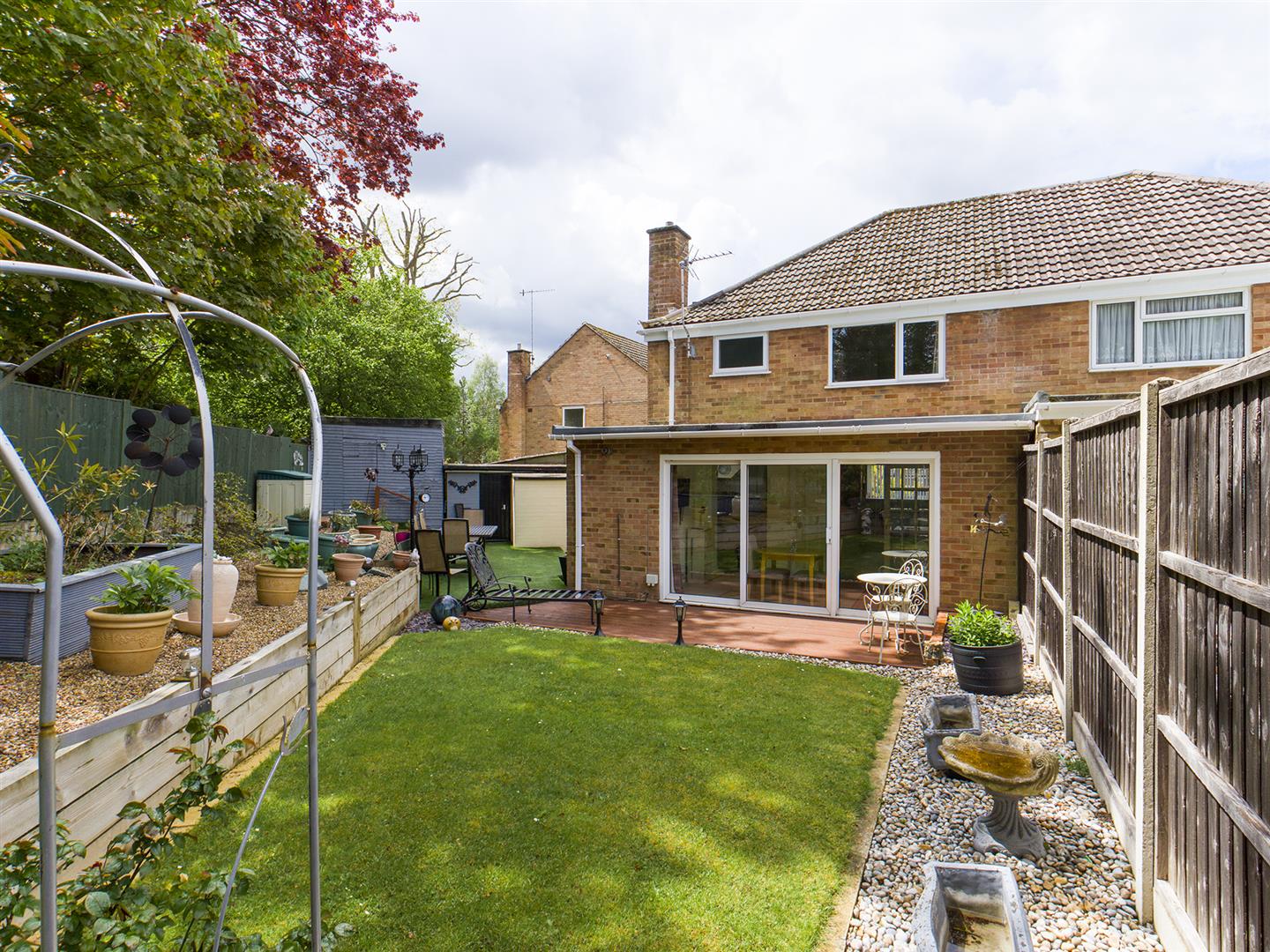 3 bedroom property for sale in Hardy Close, Pound Hill £400,000