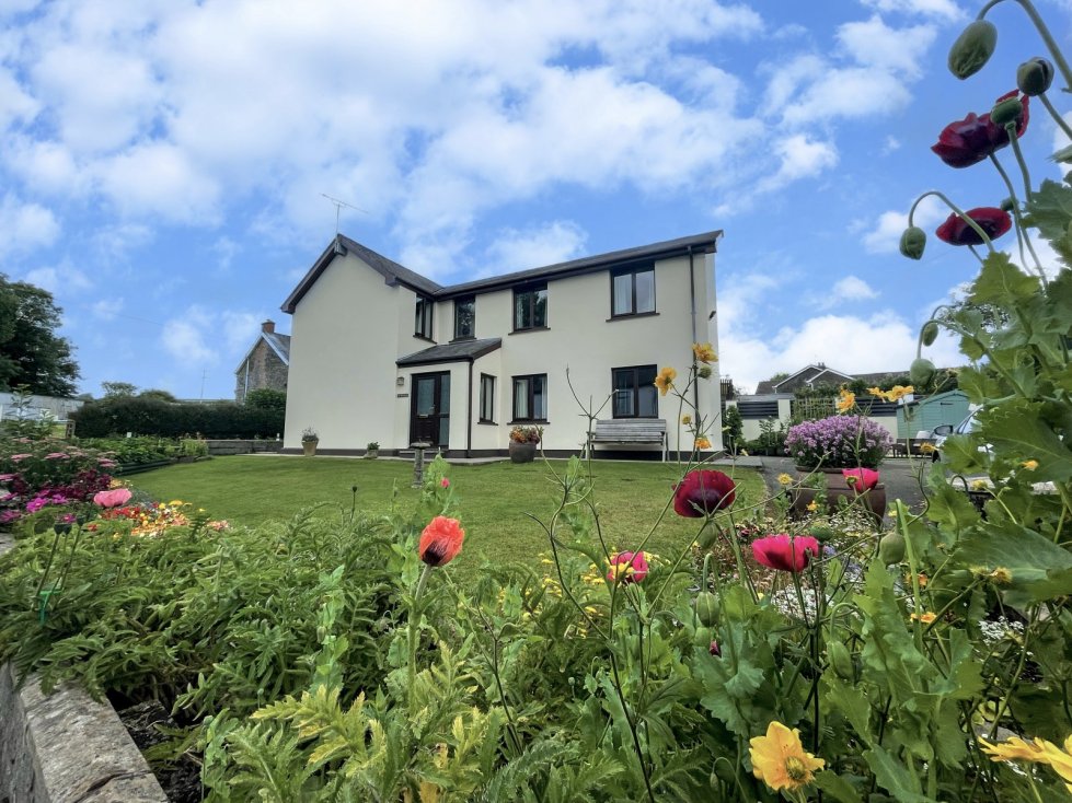 4 bedroom property for sale in Pendine, Carmarthen, Carmarthenshire