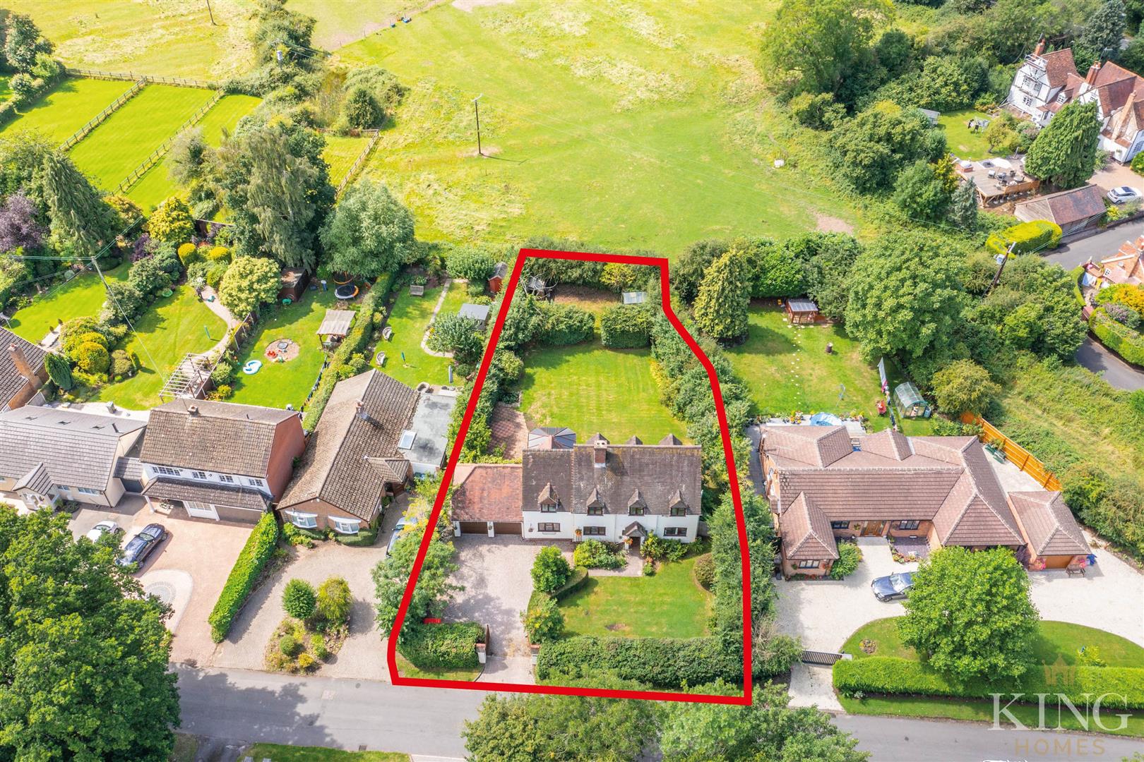 4 bedroom property for sale in Pratts Lane, Mappleborough Green