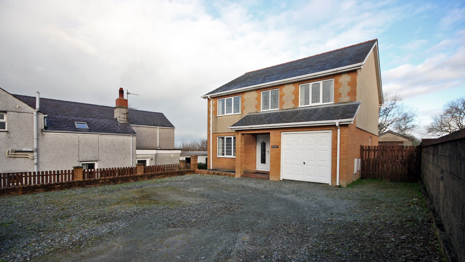 4 bedroom property for sale in Groeslon, Caernarfon, Gwynedd, LL54