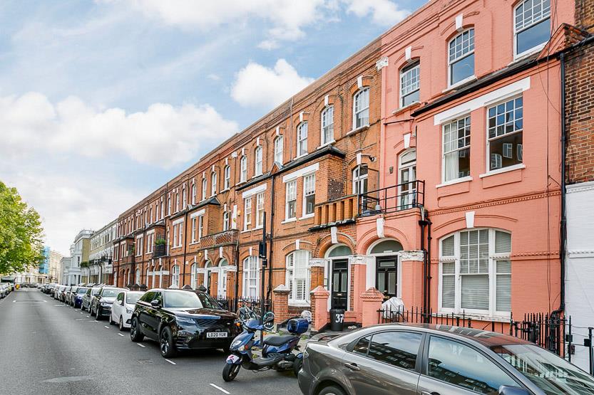 2 bedroom property for sale in Barton Road, London, W14 £500,000