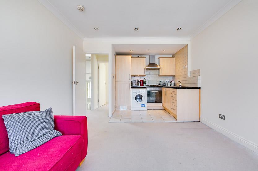 2 bedroom property for sale in Barton Road, London, W14 £500,000