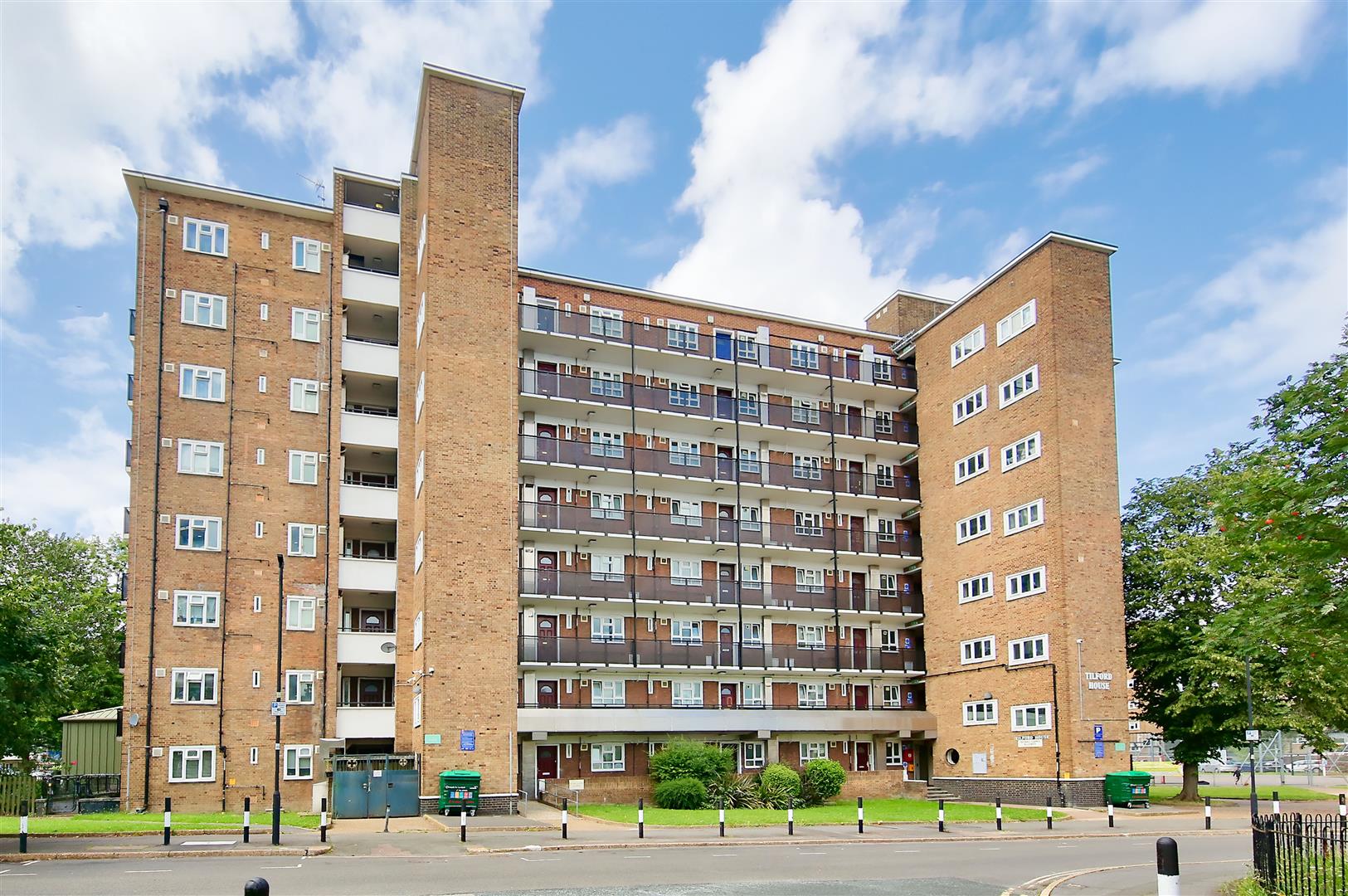 2 bedroom property for sale in Holmewood Gardens, SW2 £350,000