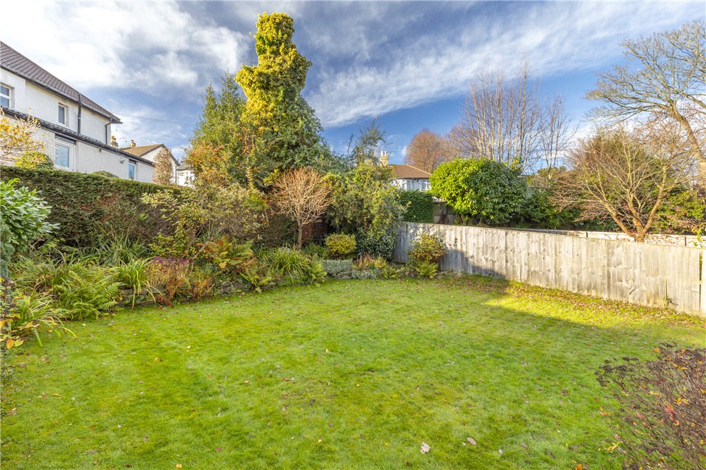 4 bedroom property for sale in Gledhow Valley Road, Leeds, LS7 Guide