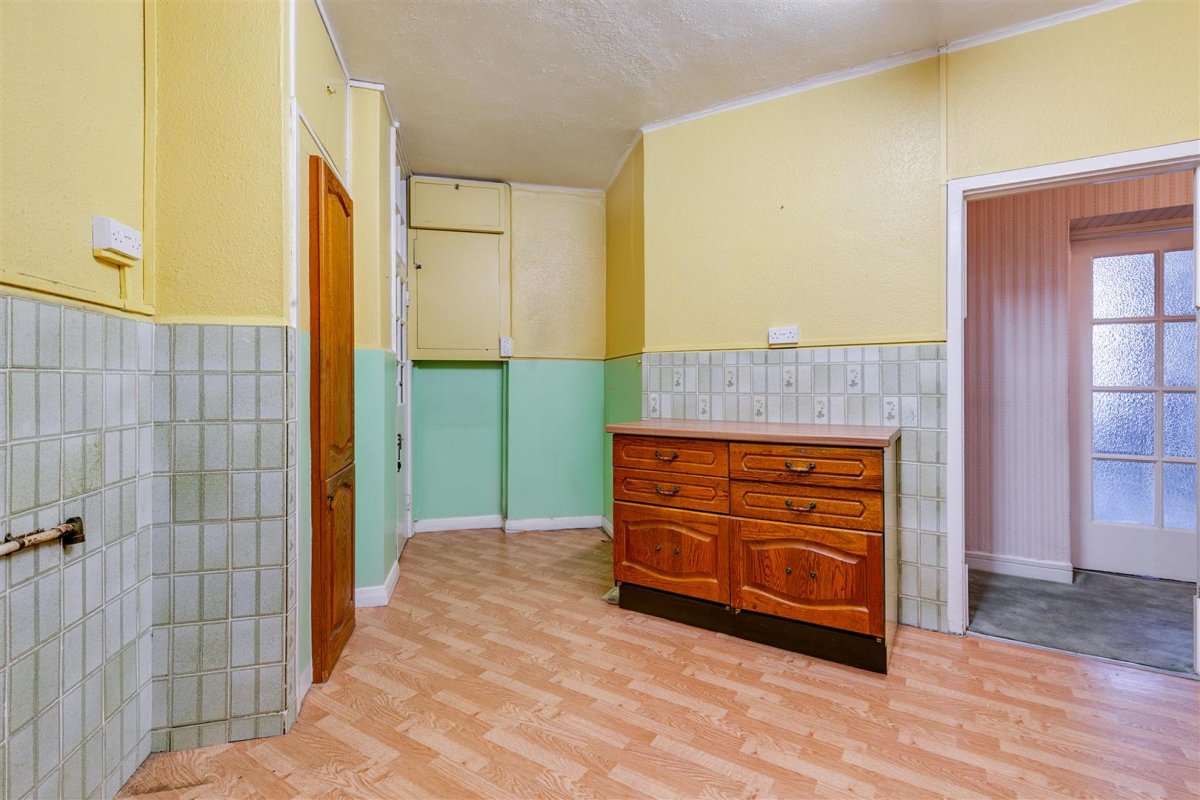 2 bedroom property for sale in Fitzjames Avenue, London, W14 £650,000