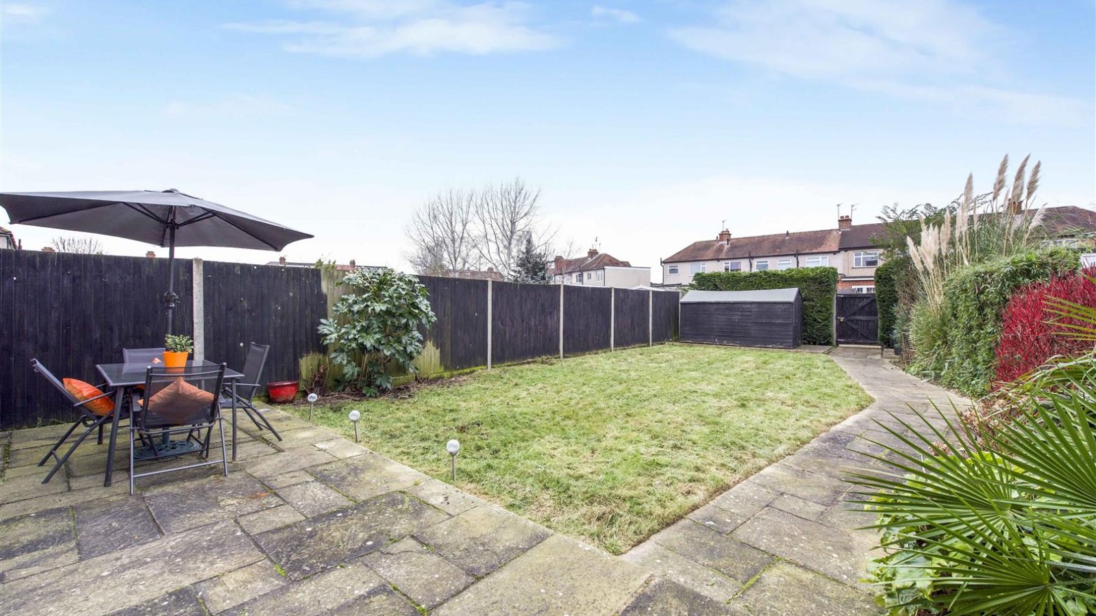 5 bedroom property for sale in Torrington Road, Ruislip £800,000