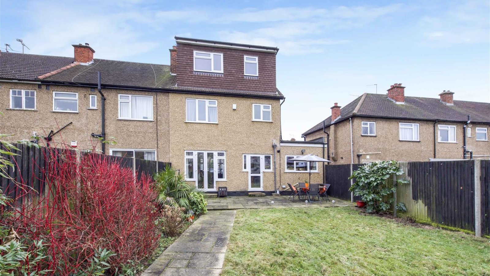 5 bedroom property for sale in Torrington Road, Ruislip £800,000