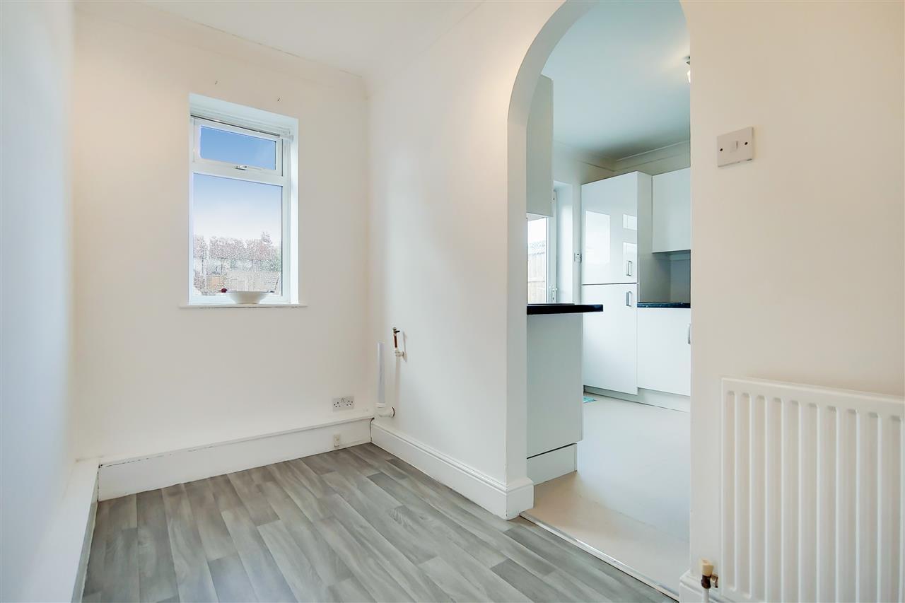 2 bedroom property to let in St Road, Dagenham £1,300 pcm