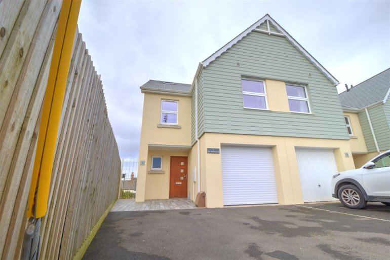 3 bedroom property for sale in Torridge Rd, Appledore, Bideford Guide