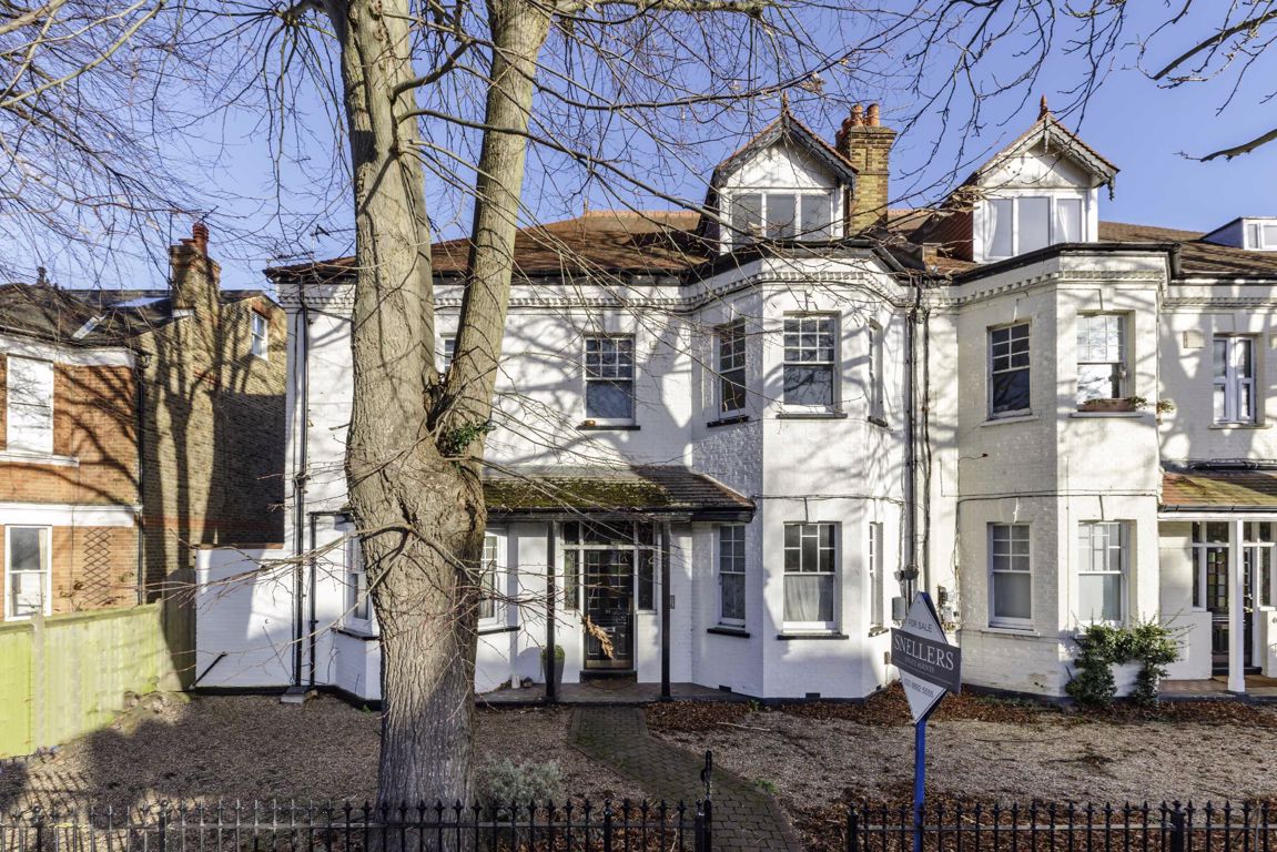 Snellers 1 bedroom property for sale in Popes Grove, Twickenham £