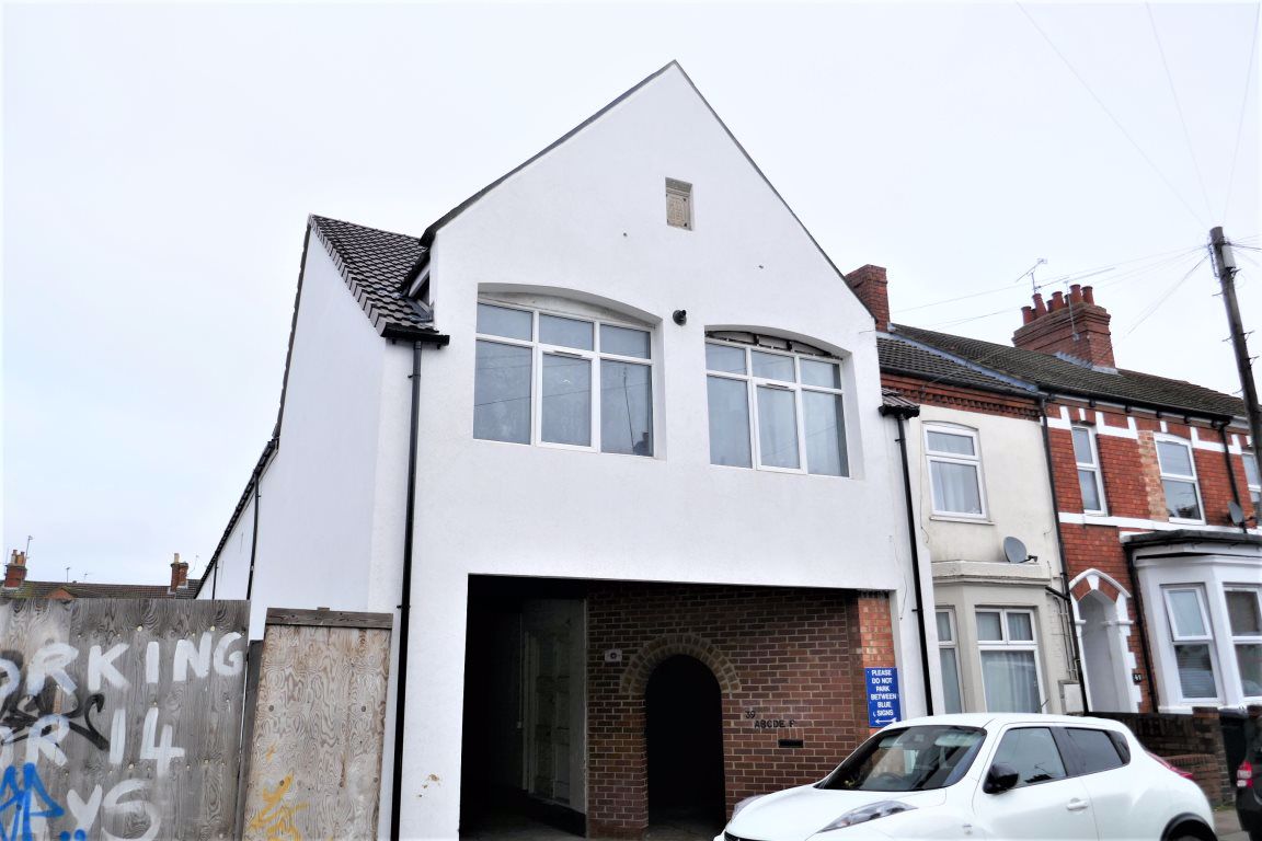 2 bedroom property to let in Regent Street, Kettering, Northants £650 pcm