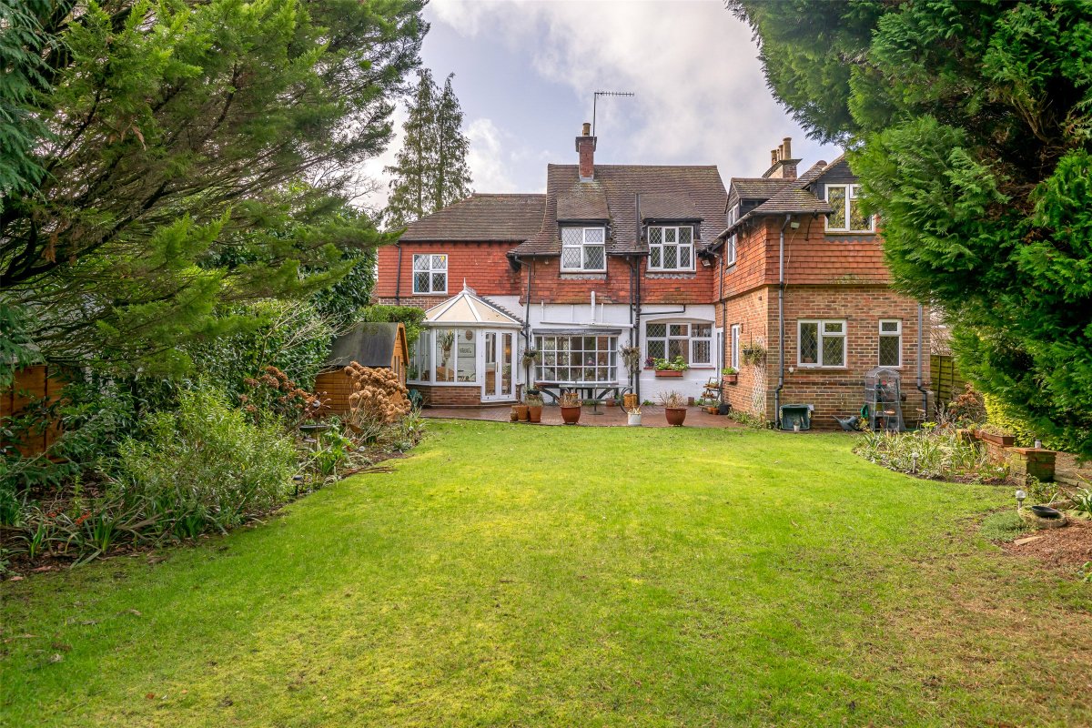 6 bedroom property for sale in Road, Horley, Surrey, RH6 £