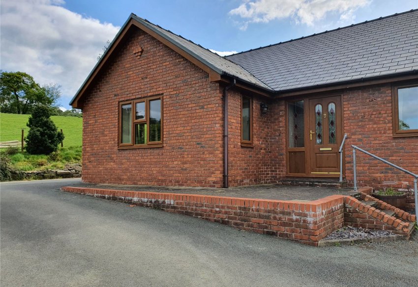 3 bedroom property to let in Meifod, Powys, SY22 £600 pcm