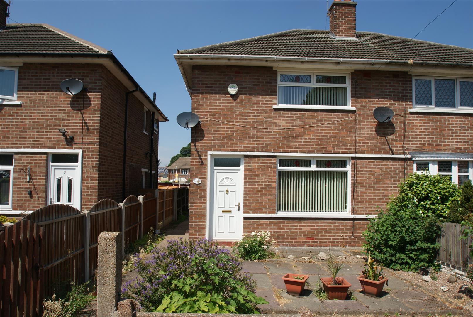 2 bedroom property to let in Symes Gardens, Cantley, Doncaster £650 pcm