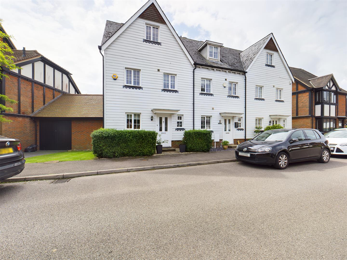 4 bedroom property for sale in The Squires, Pease Pottage £430,000