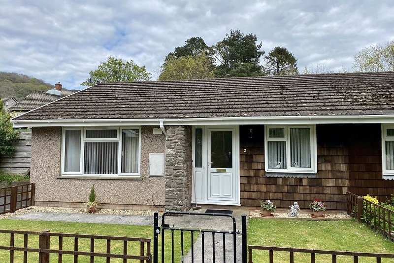 2 bedroom property for sale in St. Peters Close, Llanbedr, Crickhowell