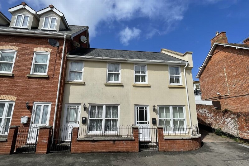 2 bedroom property for sale in High Street, Dawlish, EX7 £185,000