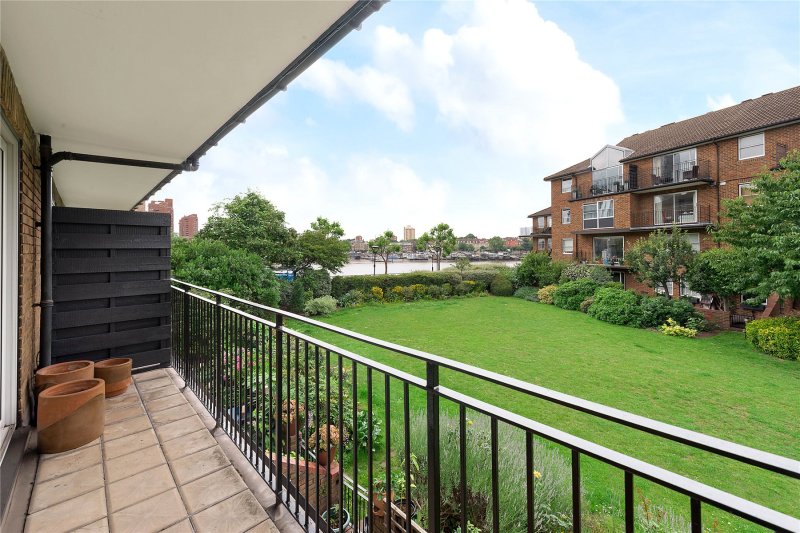 2 bedroom property for sale in Thorney Crescent, London, SW11 Guide price £650,000