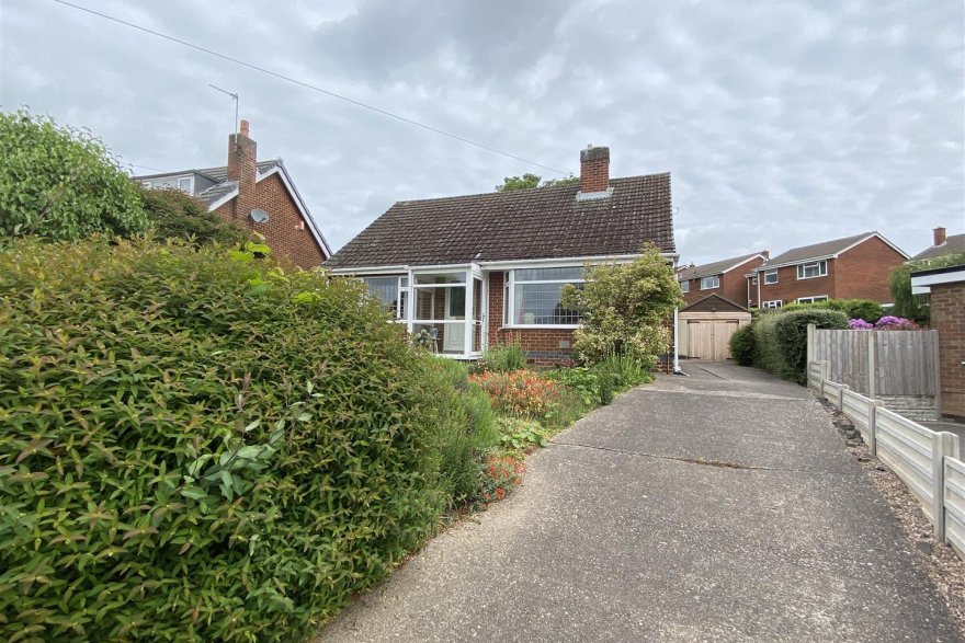 2 bedroom property for sale in Woodfield Drive, Swadlincote DE11 0DE