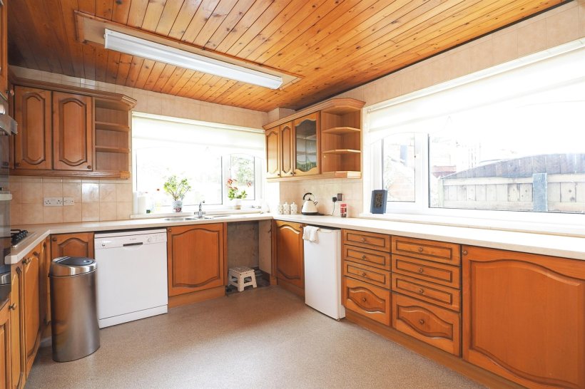 Elsicker Lane, Warmfield, Wakefield 3 bedroom detached house