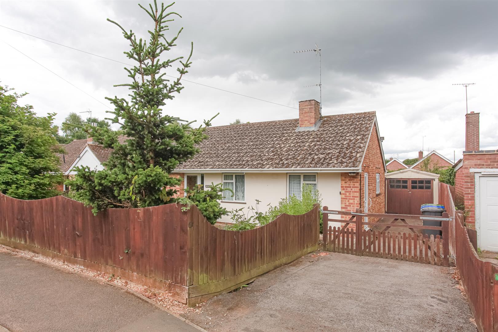 2 bedroom property for sale in Astrop Road, Middleton Cheney, Banbury