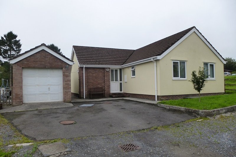 3 bedroom property for sale in 6 Golwg Yr Haul, Tregarth, Llangadog