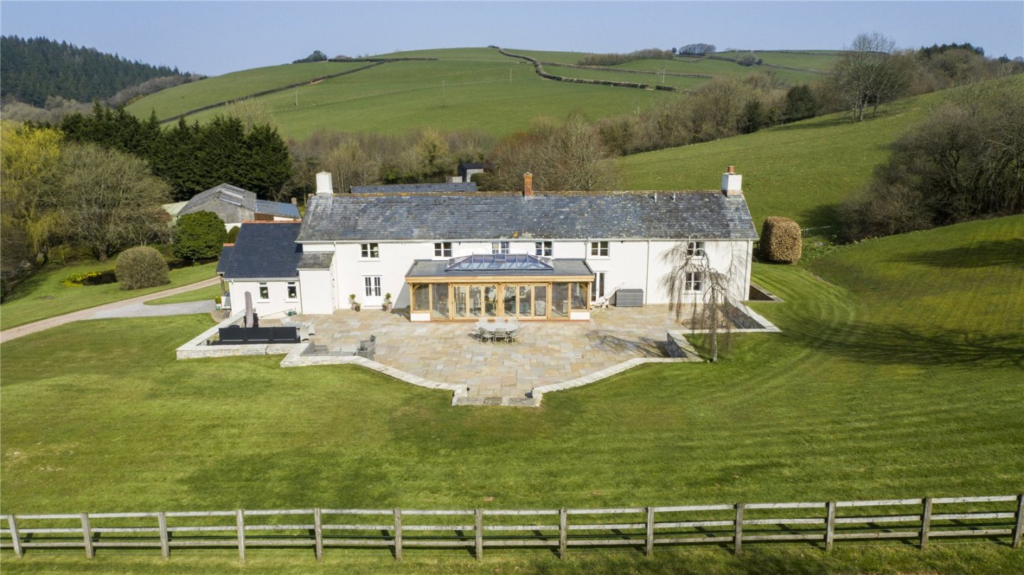 JacksonStops 4 bedroom property for sale in Taunton