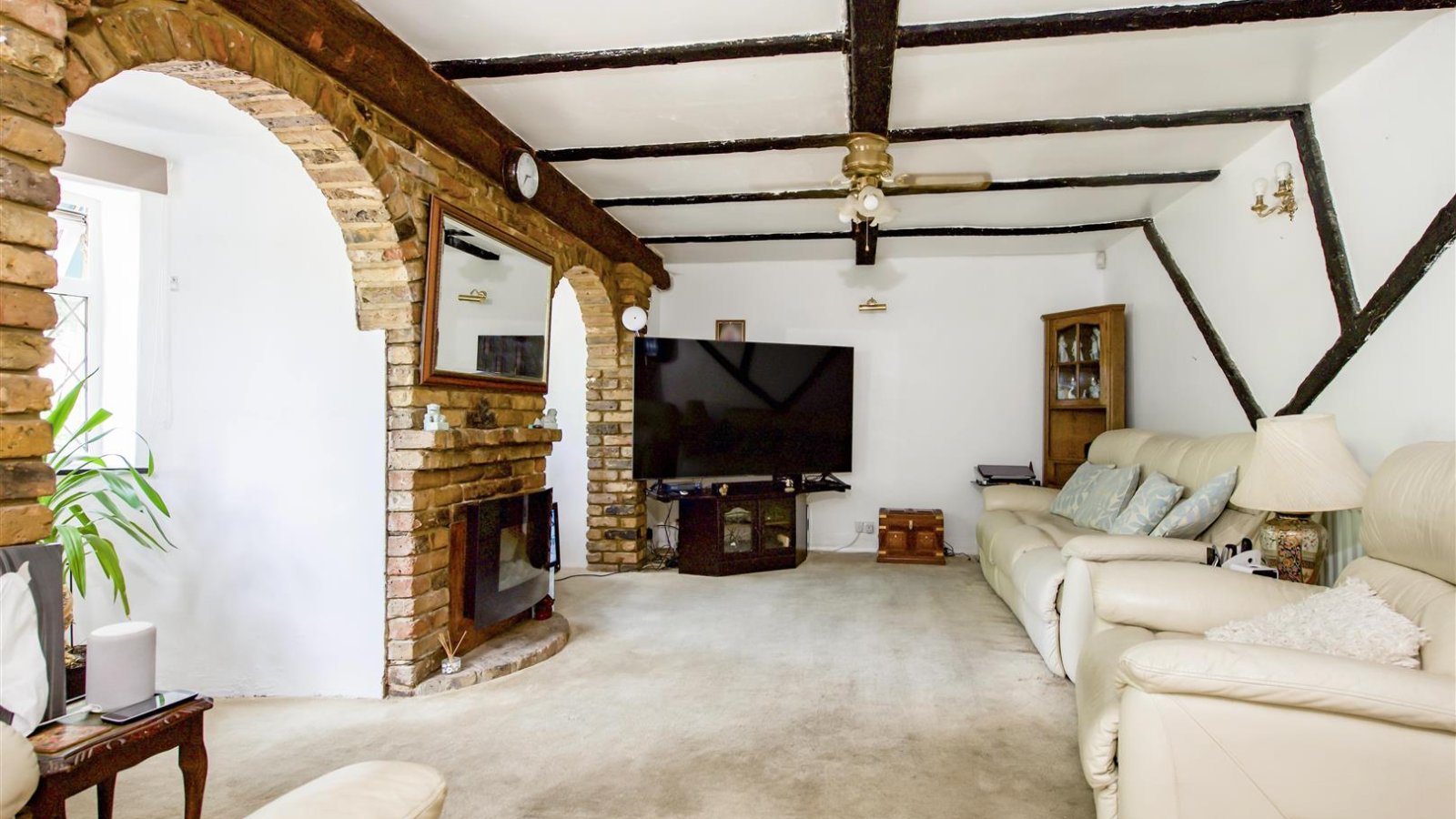 4 bedroom property for sale in Fairway Avenue, West Drayton £775,000