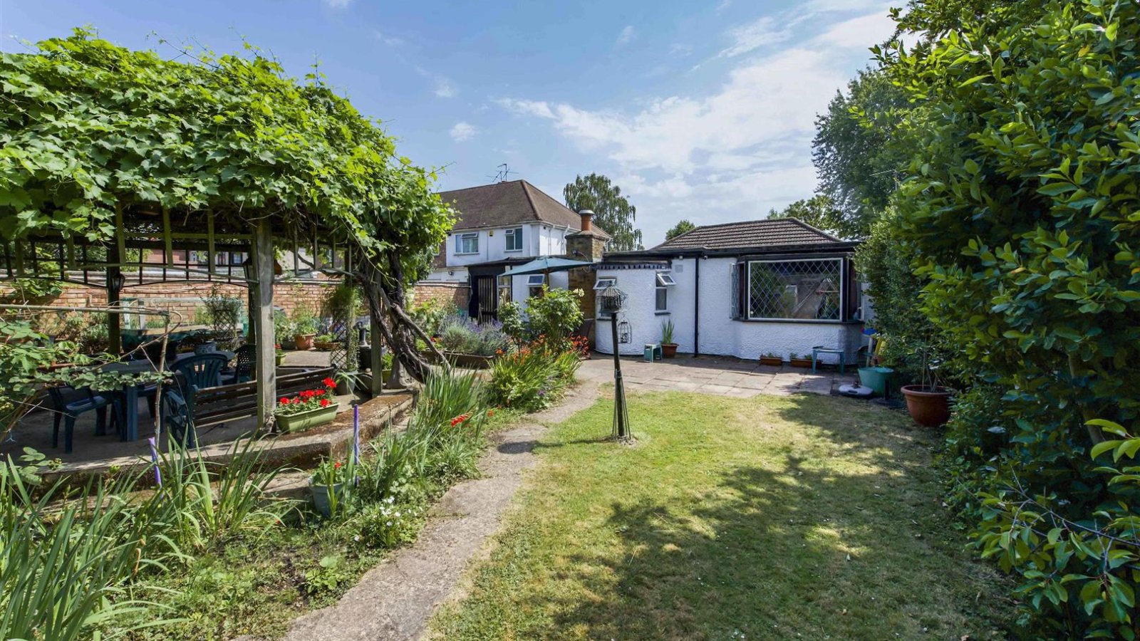 4 bedroom property for sale in Fairway Avenue, West Drayton £775,000